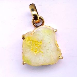 YELLOW AGATE PENDANT